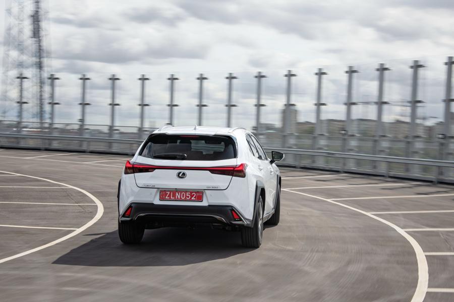  Lexus UX200 F-Sport 2018 года  (WW) (фото 31 из 32)